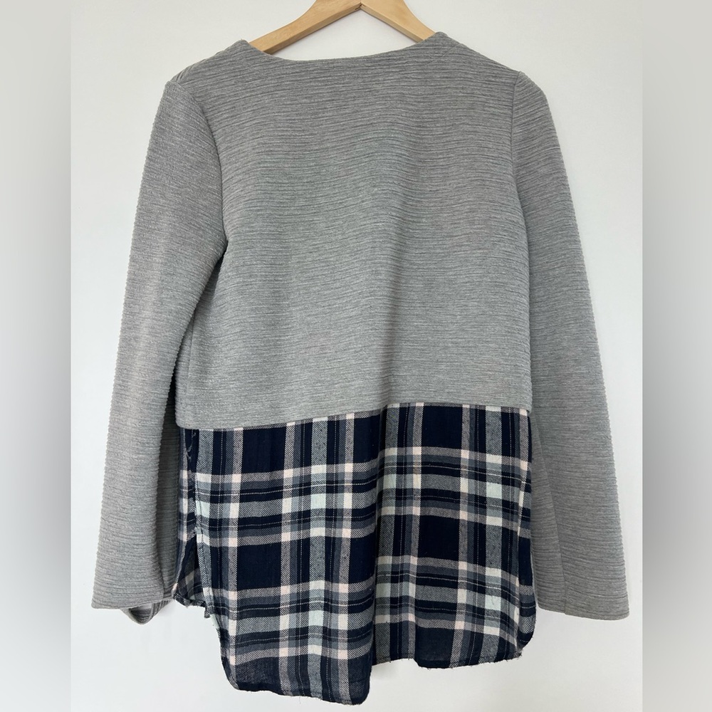 Contrasting plaid top